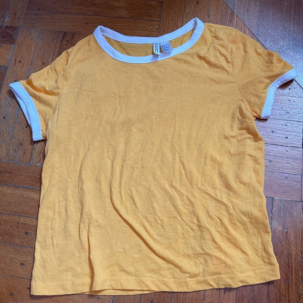 H&M Divided Size M Yellow Basic Tee